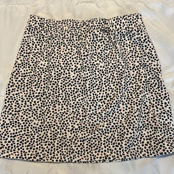 2 Old Navy Skirts, in excellent condition barely worn!! - Picture 3 of 4